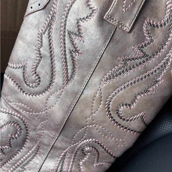 Very Volatile
Very Volatile Women's Raspy - Picture 6 of 7